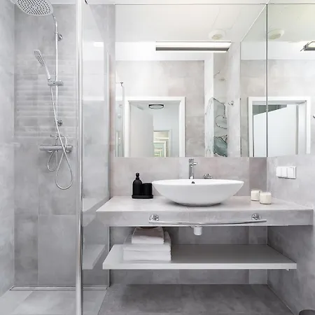 아파트 Moonstone - Studio With Balcony & Ac - City Center *